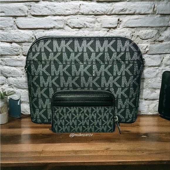 RARE Michael Kors Cindy Large Dome Crossbody + Wallet in Black/SILVER - Picture 2 of 10